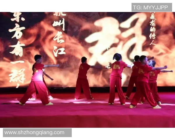 少林足球明星展现独特舞姿融合武术与舞蹈的精彩瞬间